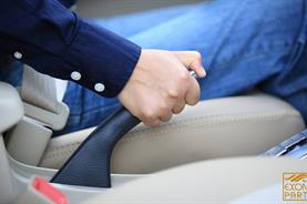 مهم‌ترین نکات استفاده از ترمزدستی ماشین